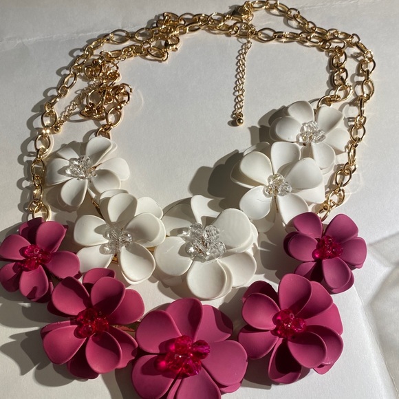 Two Floral gold tone Necklaces: fuchsia and white - Picture 9 of 11